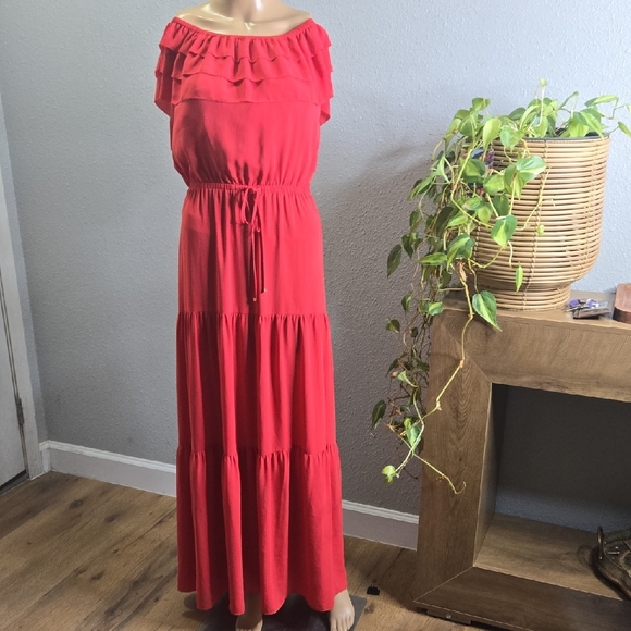 Elegant Off-Shoulder Maxi Dress - Picture 1 of 3
